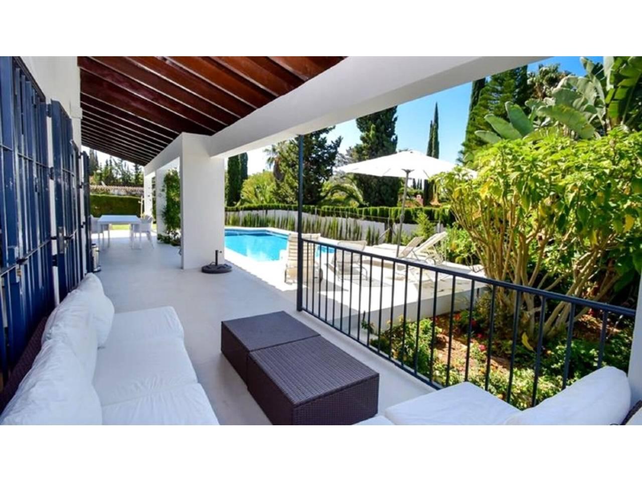 Casa Adosada de 4 Dormitorios en venta en Marbella Centro