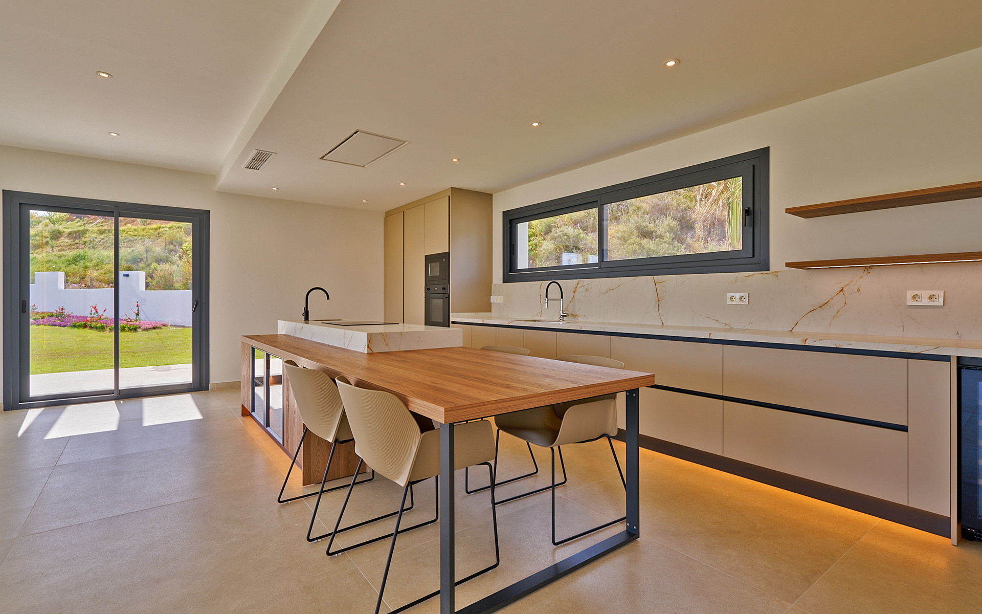 Casa de 6 Dormitorios en venta en La Cala Golf, Mijas