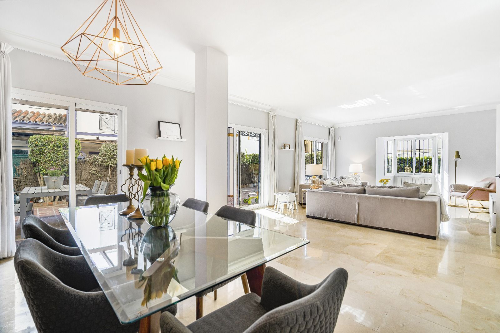 Casa de 5 Dormitorios en venta en Guadalmina Alta, San Pedro de Alcántara