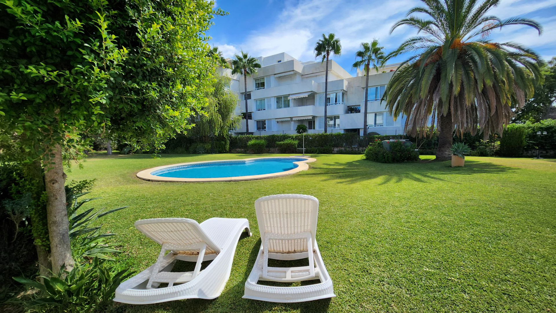 Casa Adosada de 3 Dormitorios y 2 Baños en venta en Nueva Andalucía, Marbella