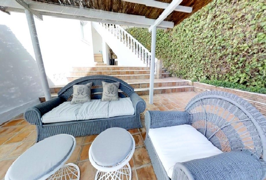 Casa de 4 Dormitorios y 6 Baños en venta en El Rosario, Marbella