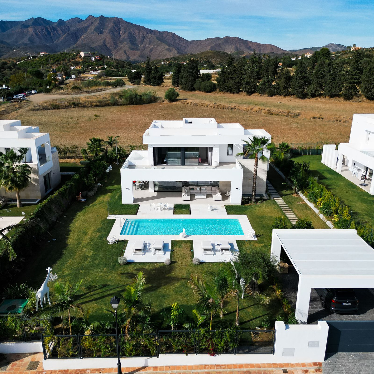 Casa de 7 Dormitorios y 7 Baños en venta en La Cala de Mijas