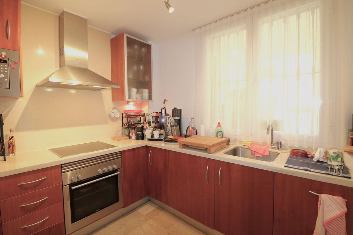 Piso de 3 Dormitorios en venta en Los Arqueros, Benahavís