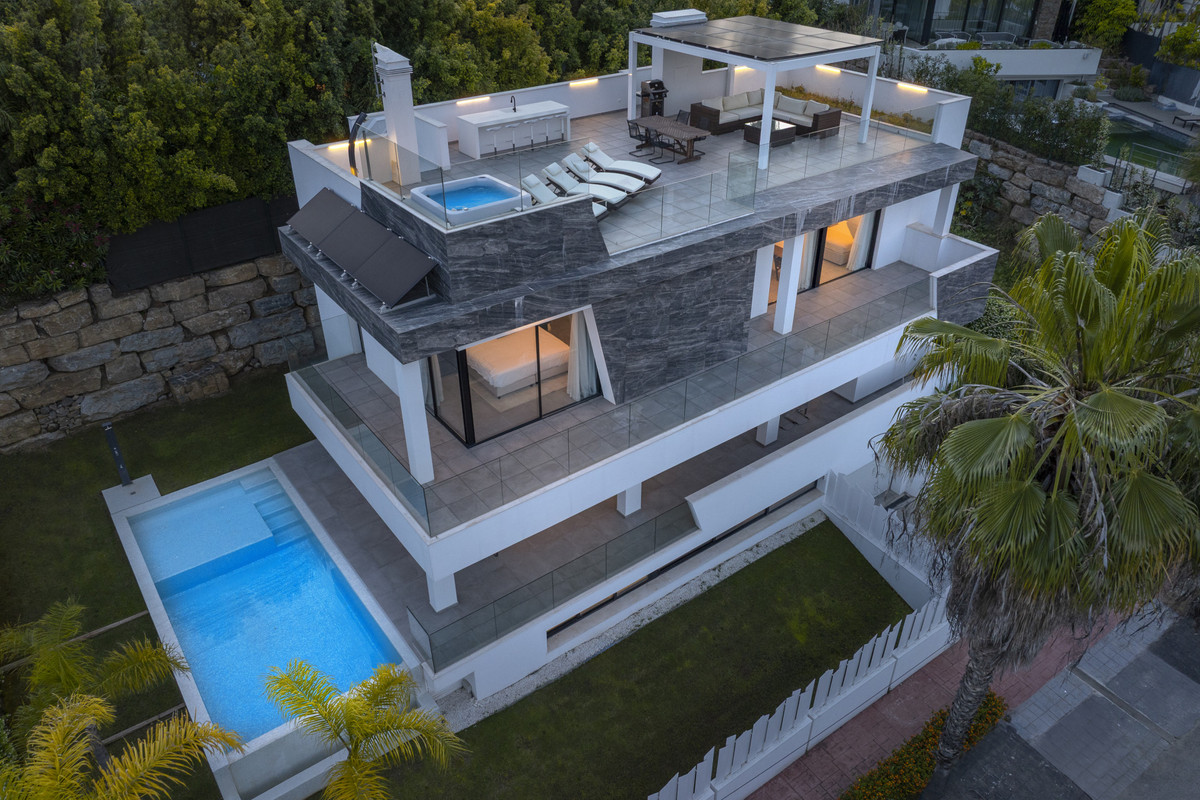 Casa de 4 Dormitorios y 6 Baños en venta en Estepona