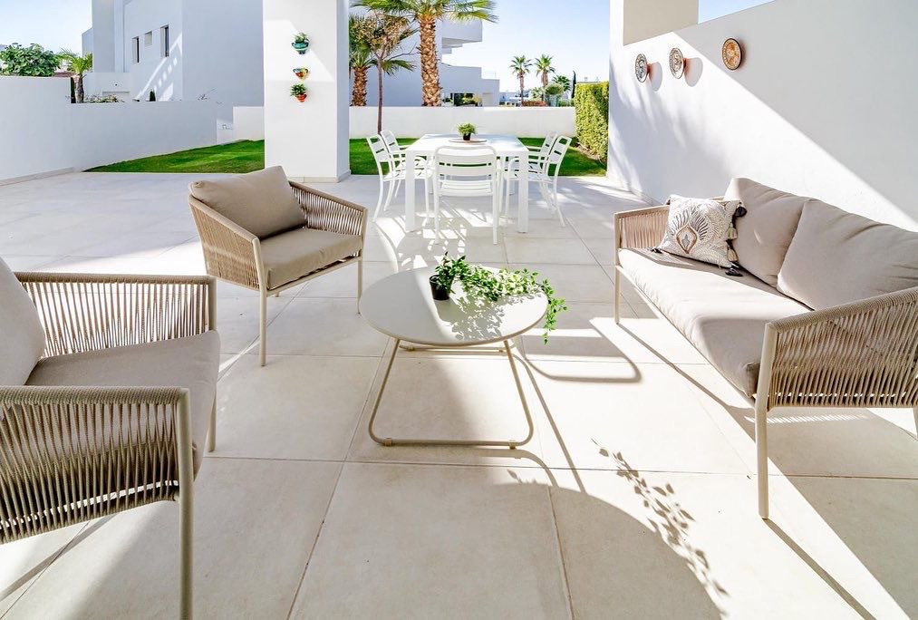 Piso de 2 Dormitorios en venta en La Alqueria, Estepona