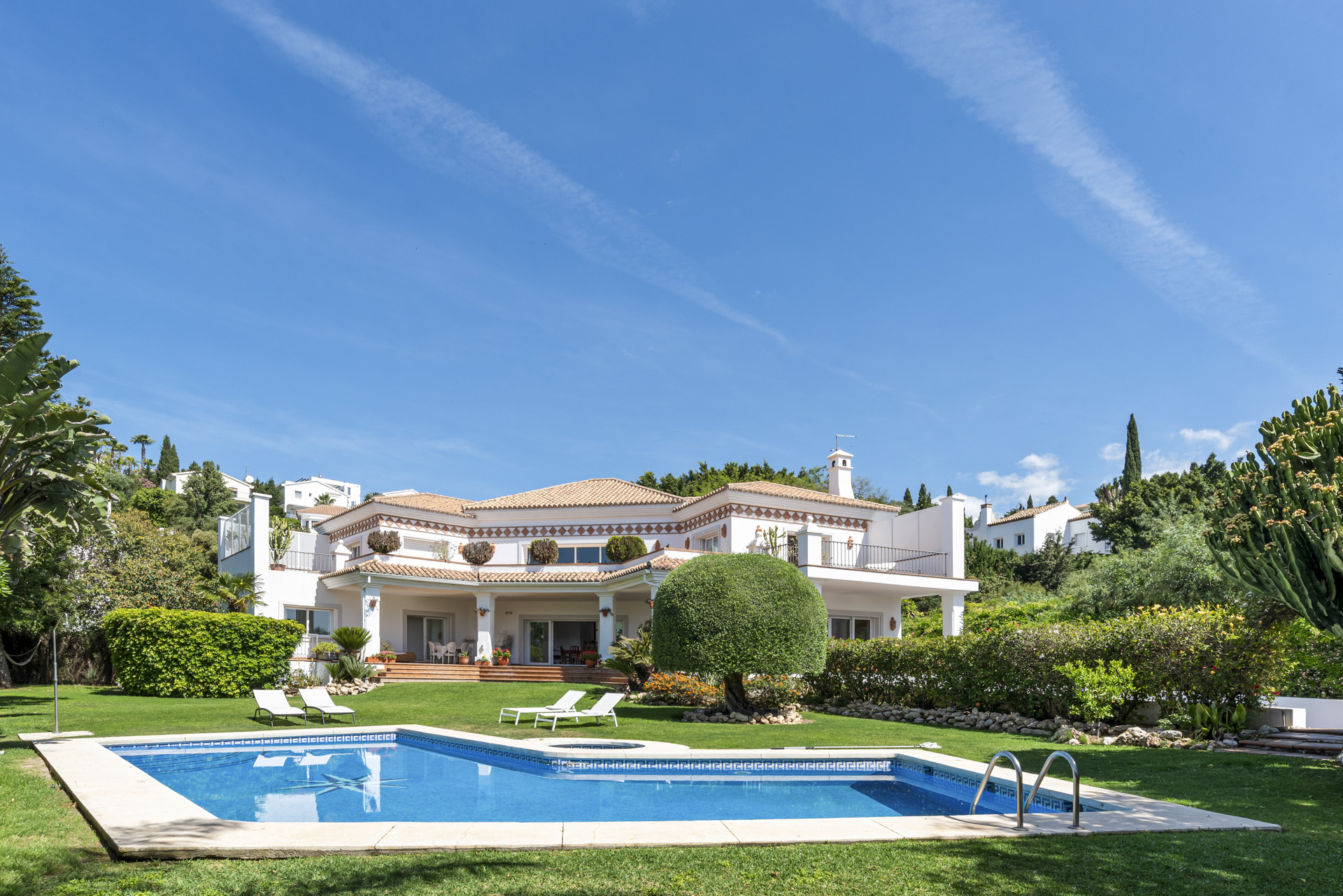Casa de 6 Dormitorios y 6 Baños en venta en El Paraiso Alto, Benahavís