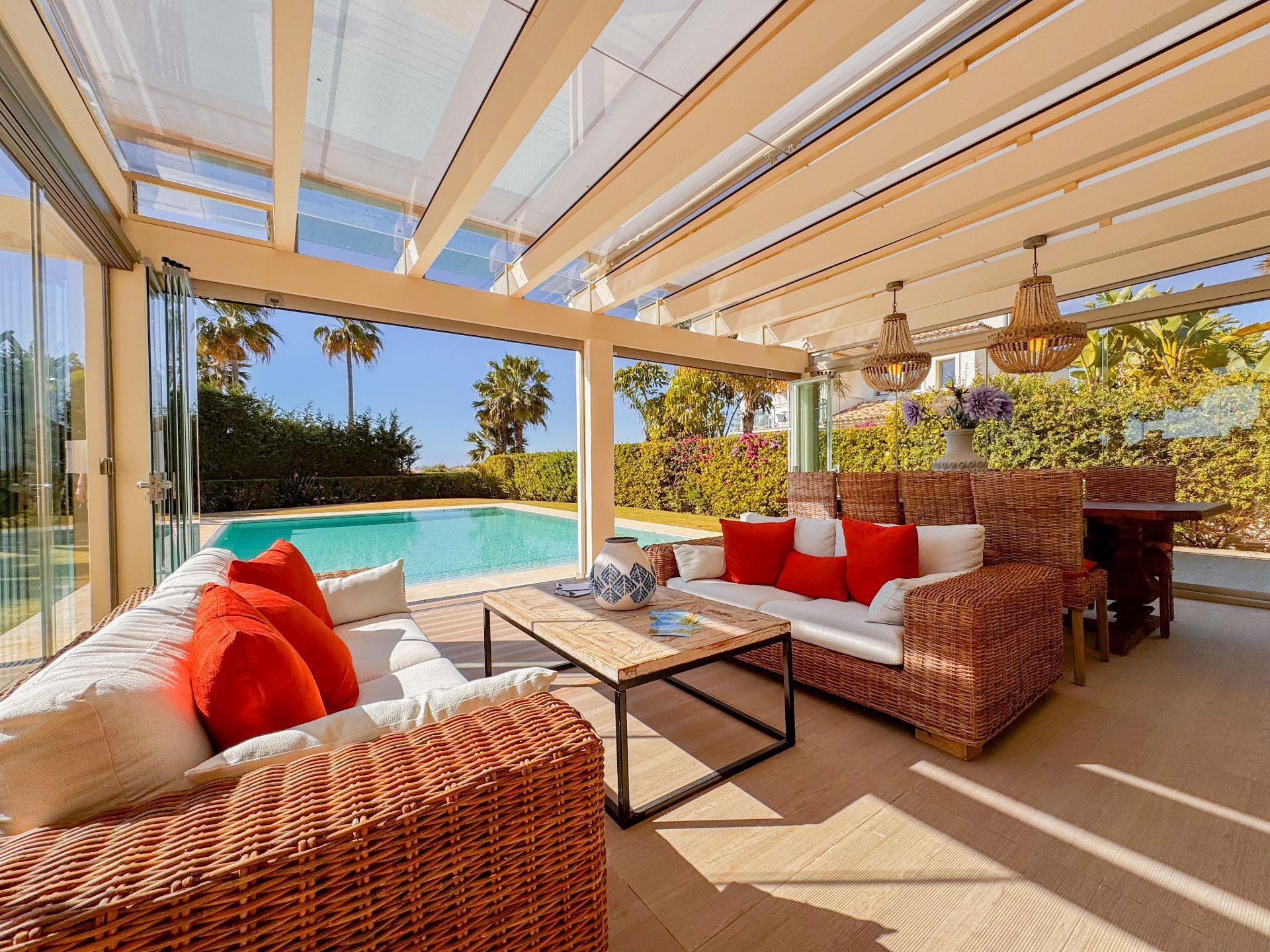 Casa de 5 Dormitorios y 6 Baños en venta en El Rosario, Marbella