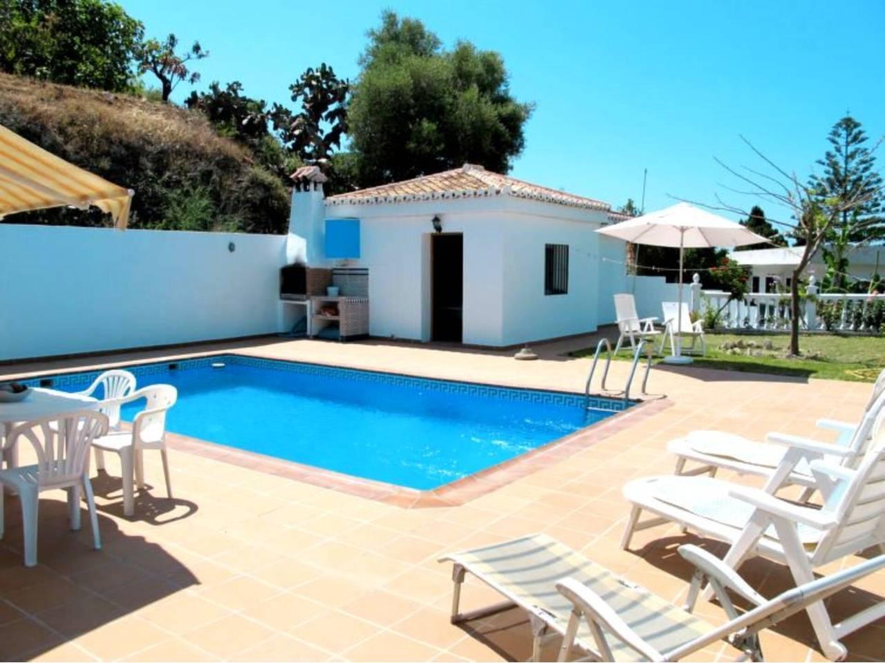 Casa Adosada de 3 Dormitorios en venta en Almuñecar