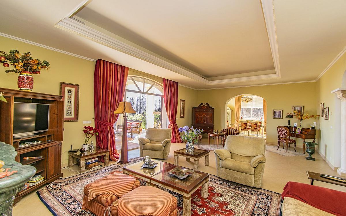 Casa de 7 Dormitorios y 6 Baños en venta en Estepona
