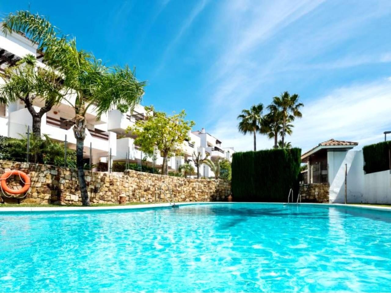 2 спални, 1 баня - Апартамент за продажба в La Alqueria, Estepona