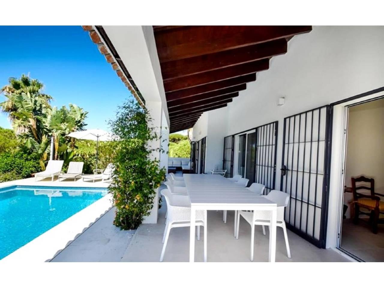 Casa Adosada de 4 Dormitorios en venta en Marbella Centro
