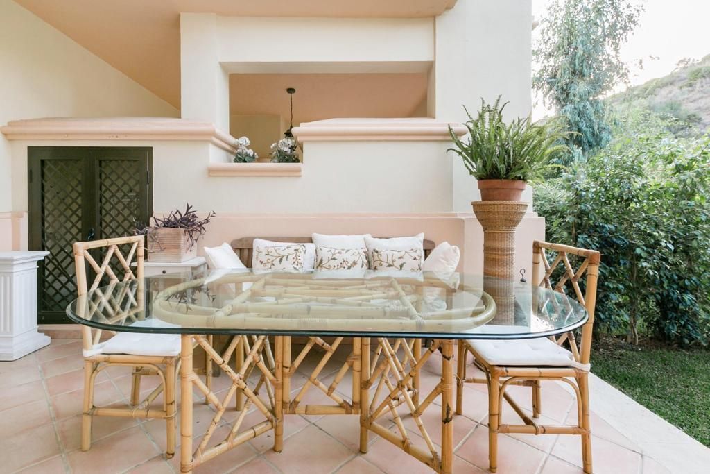 Piso de 2 Dormitorios y 2 Baños en venta en Río Real, Marbella