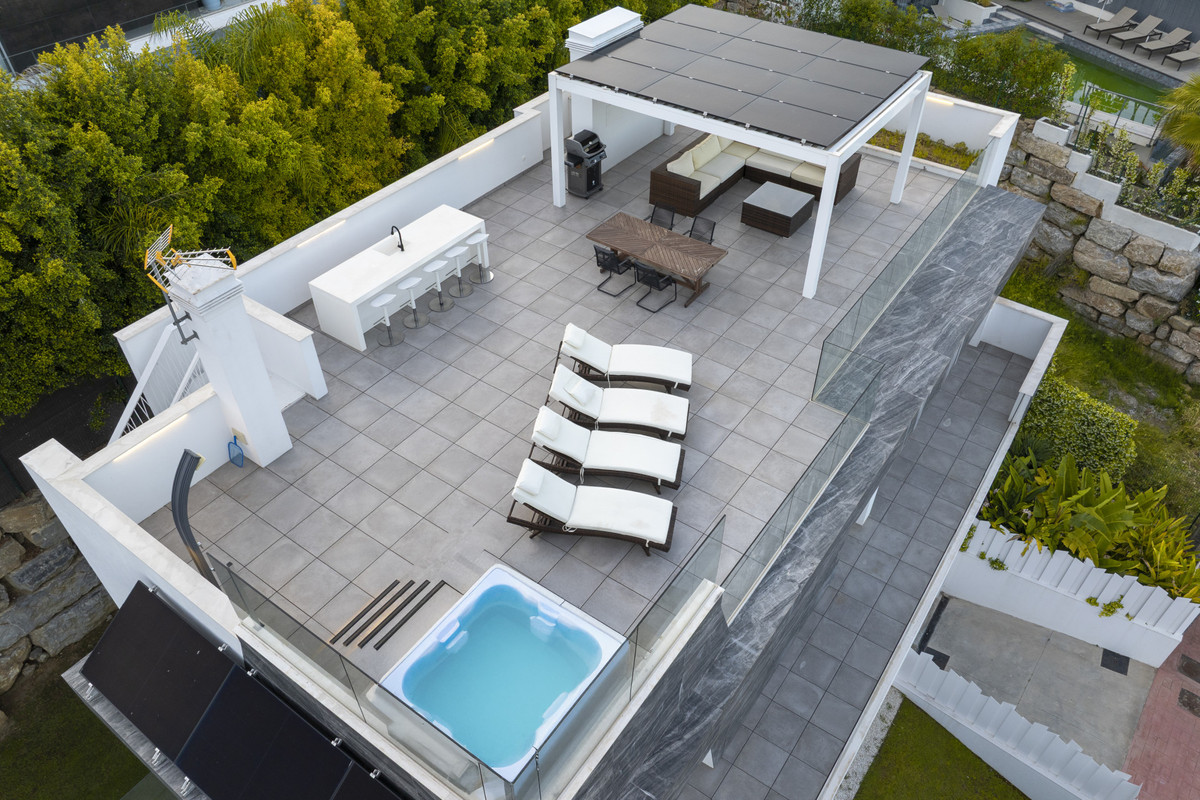 Casa de 4 Dormitorios y 6 Baños en venta en Estepona