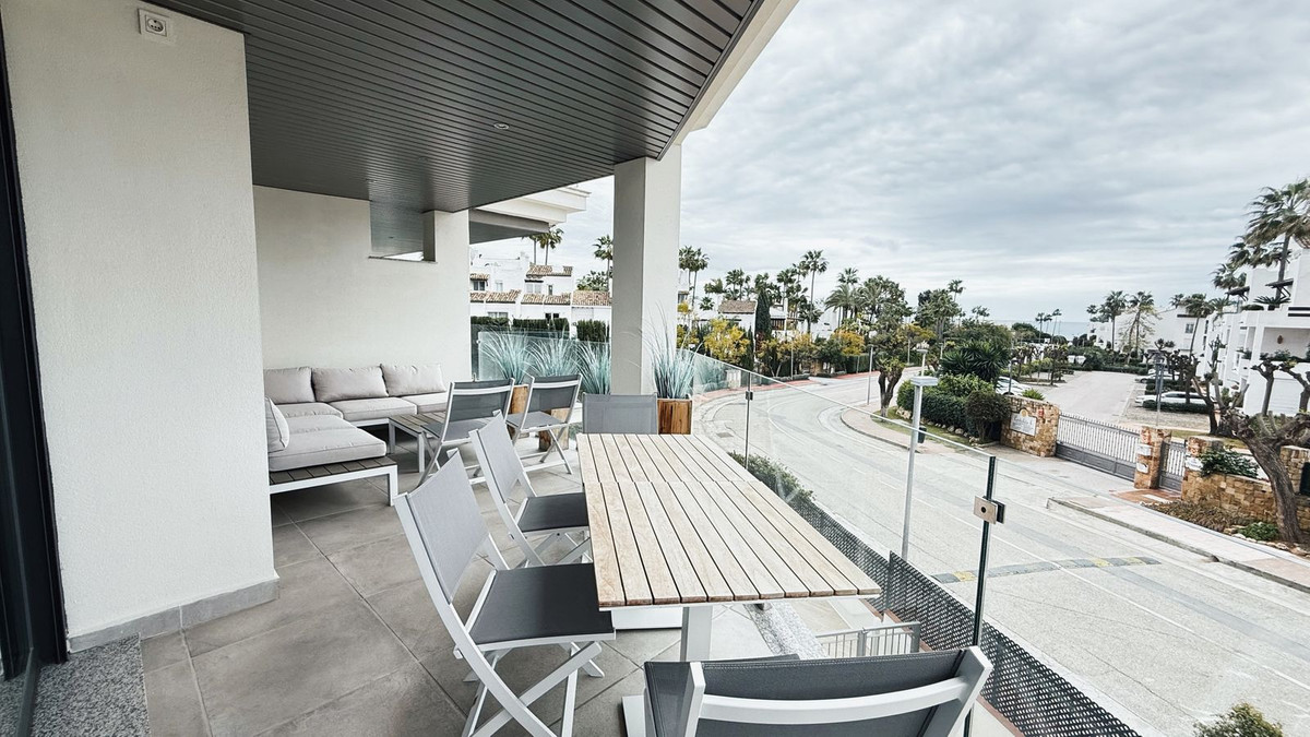 Piso de 2 Dormitorios y 2 Baños en venta en Cancelada, Estepona