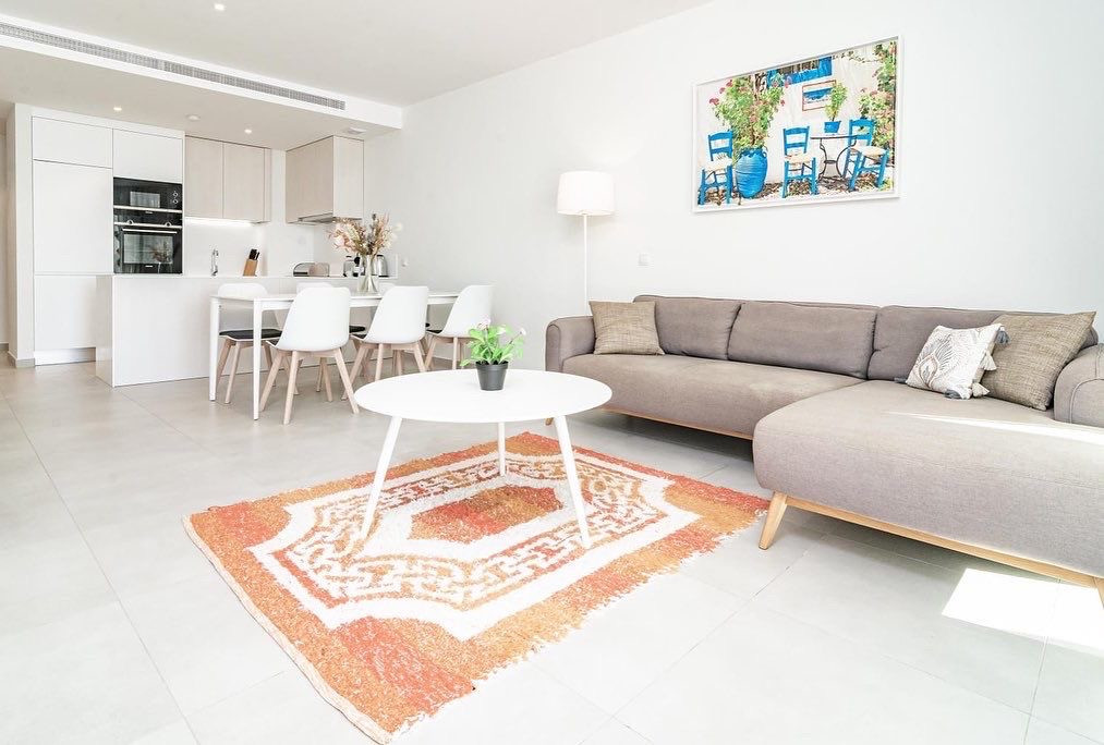 Piso de 2 Dormitorios en venta en La Alqueria, Estepona
