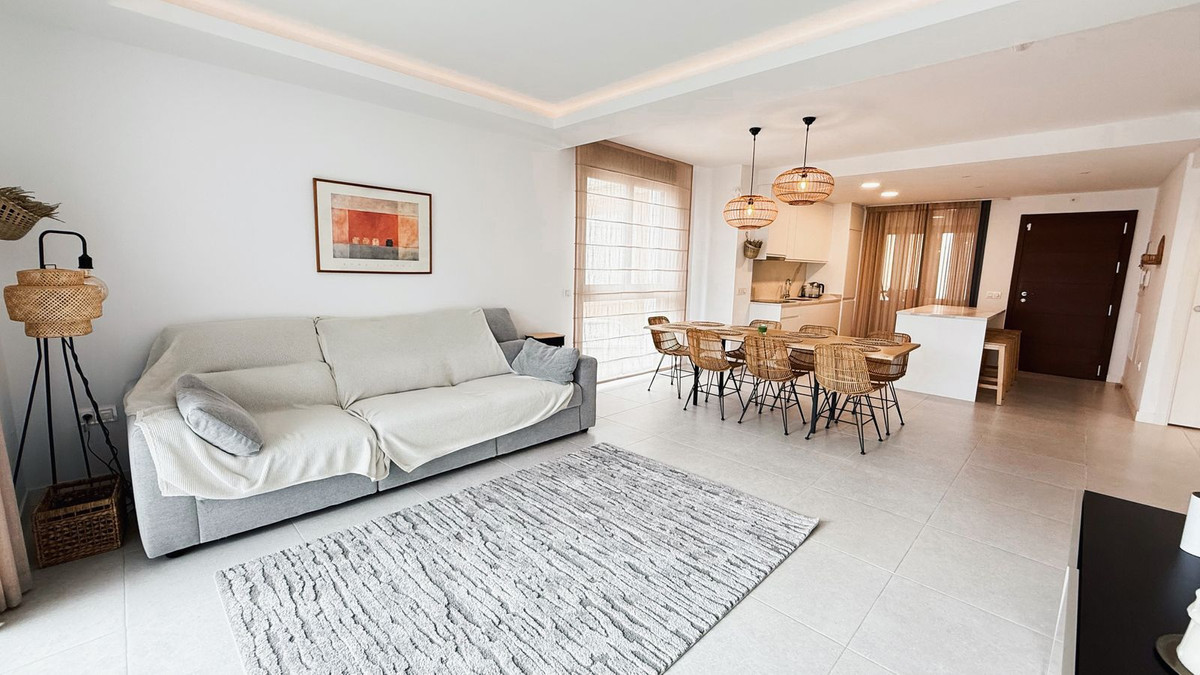 Piso de 2 Dormitorios y 2 Baños en venta en Cancelada, Estepona