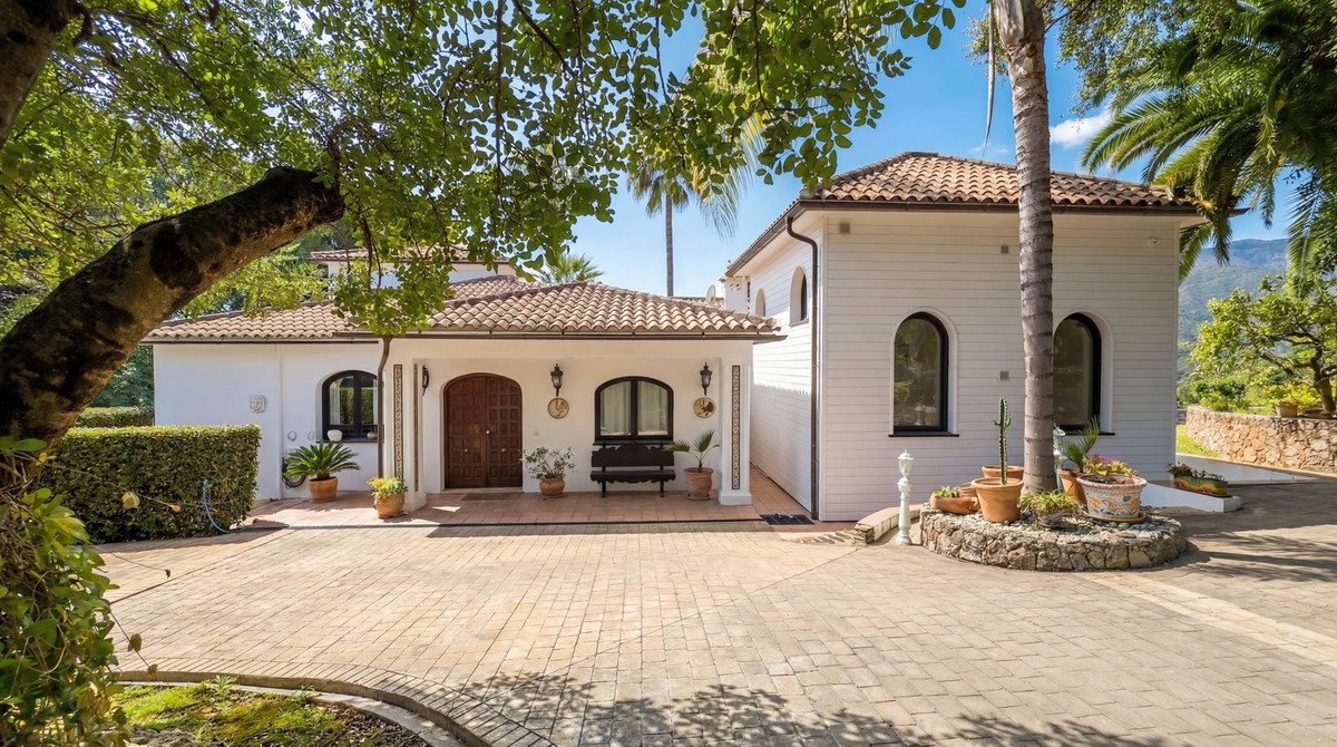 Finca de 5 Dormitorios en venta en Alhaurin el Grande