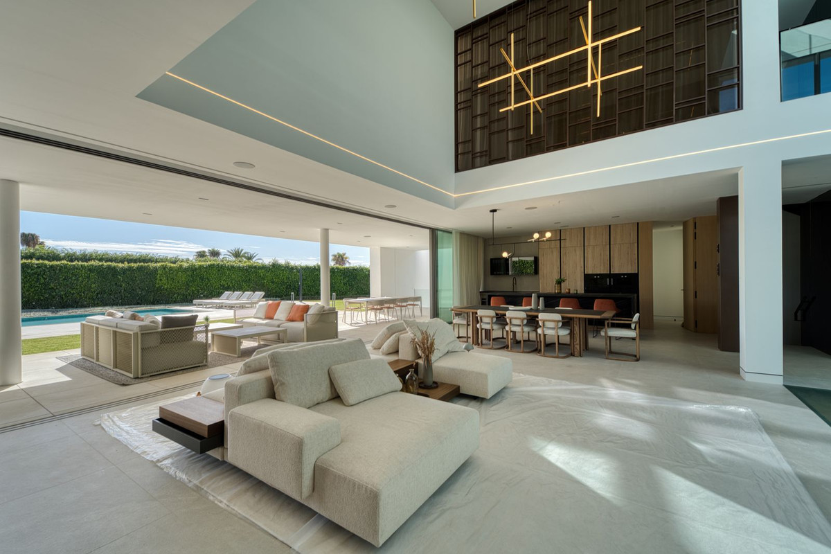 Casa de 5 Dormitorios y 5 Baños en venta en Milla de Oro, Marbella