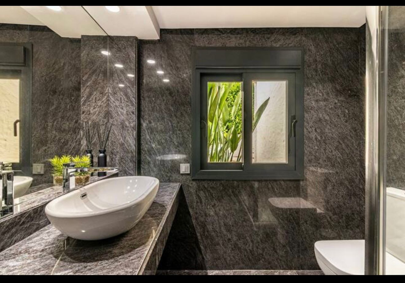 Piso de 3 Dormitorios en venta en Milla de Oro, Marbella