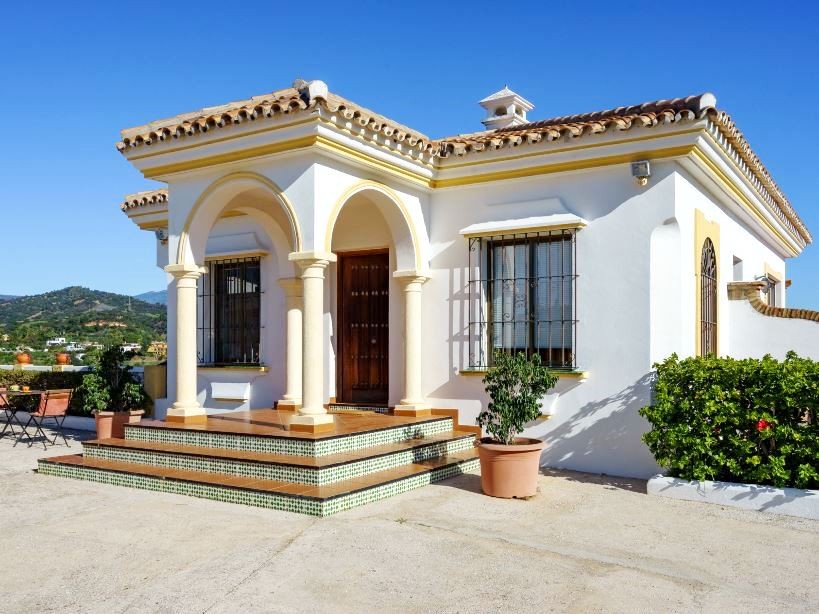 Casa de 4 Dormitorios en venta en La Alqueria, Estepona