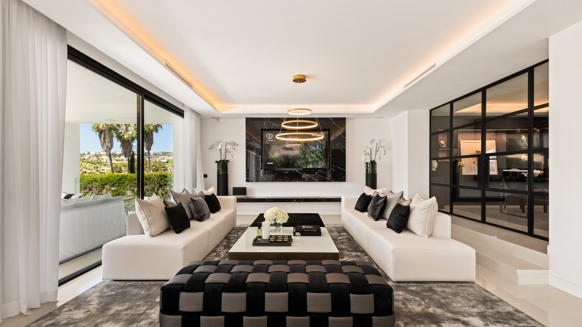 Casa de 6 Dormitorios en venta en Nueva Andalucía, Marbella