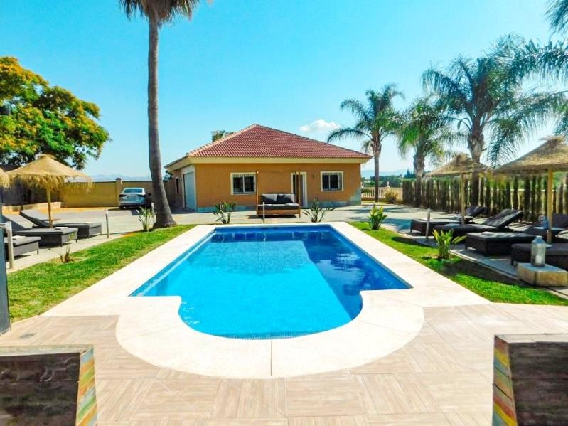 Casa de 6 Dormitorios y 4 Baños en venta en Málaga