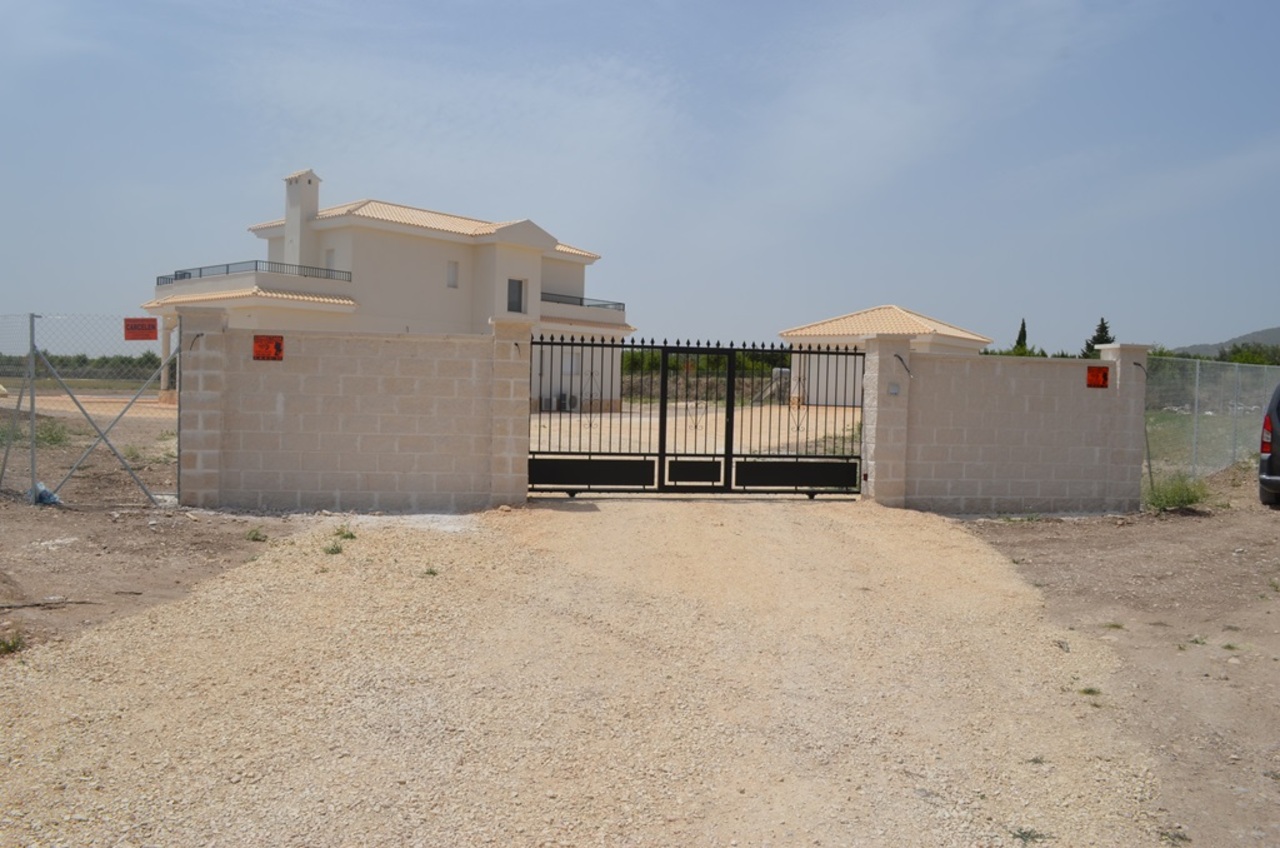 Casa de 5 Dormitorios y 3 Baños en venta en El Pinós