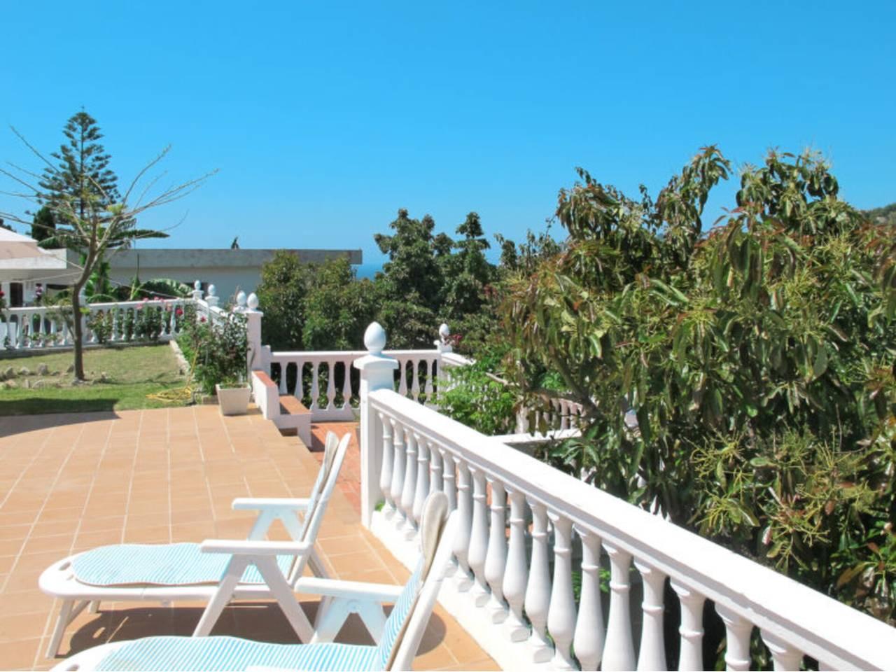Casa Adosada de 3 Dormitorios en venta en Almuñecar