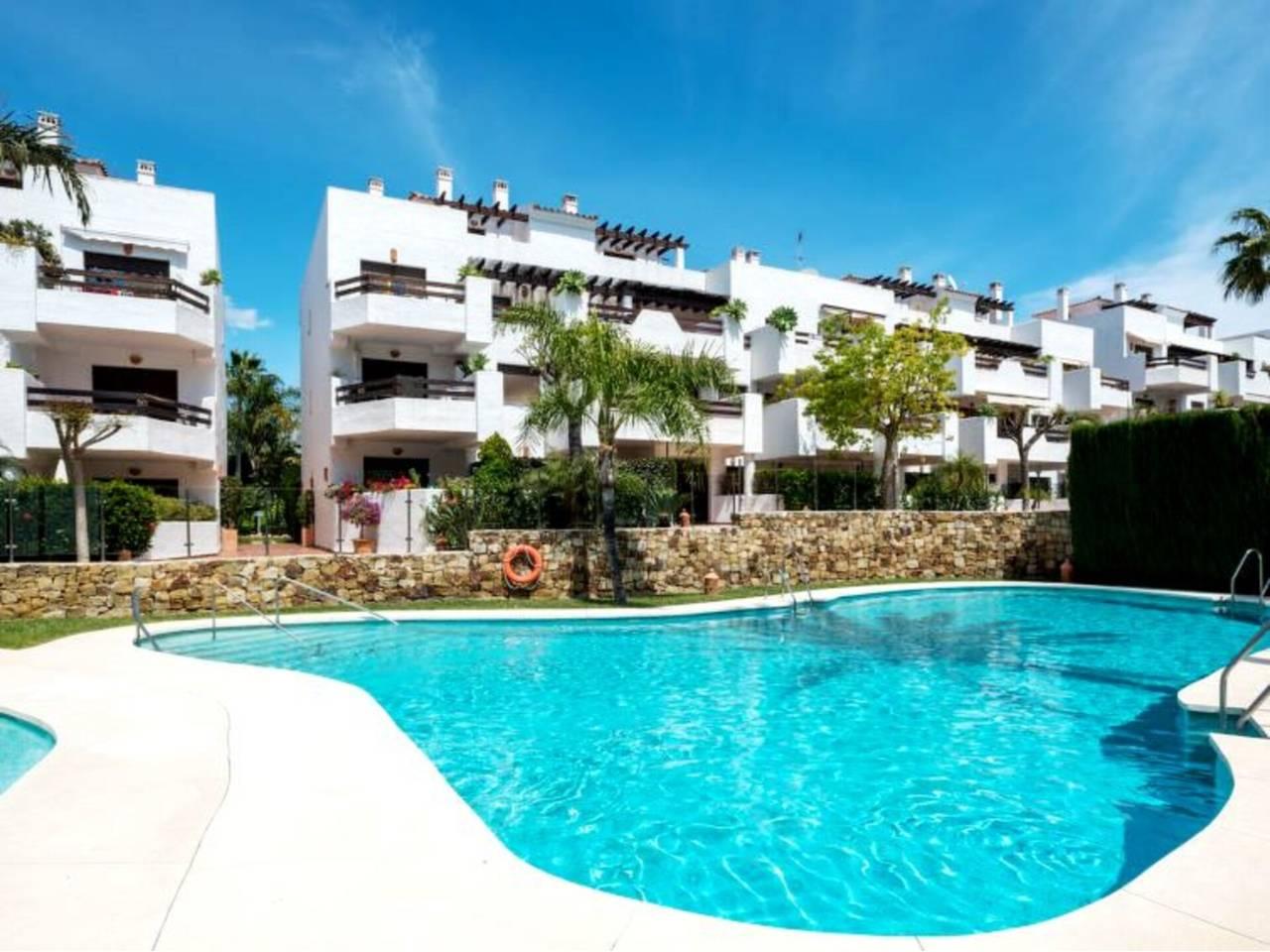 2 спални, 1 баня - Апартамент за продажба в La Alqueria, Estepona