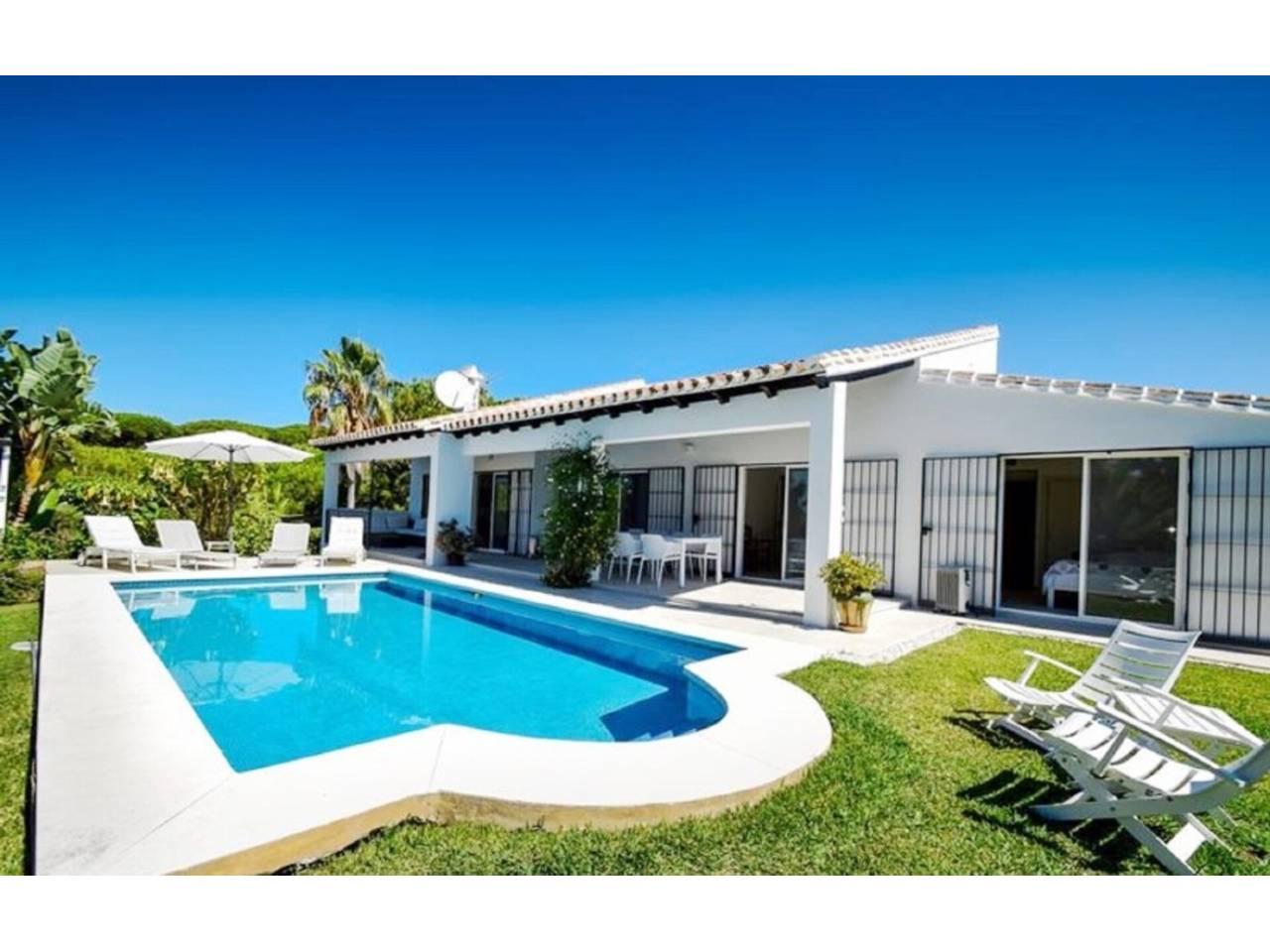 Casa Adosada de 4 Dormitorios en venta en Marbella Centro