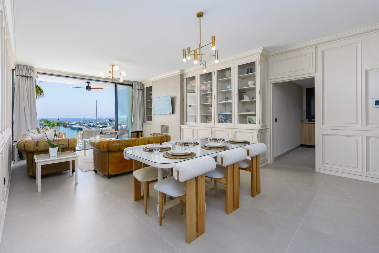Piso de 2 Dormitorios y 2 Baños en venta en Puerto Banús, Marbella