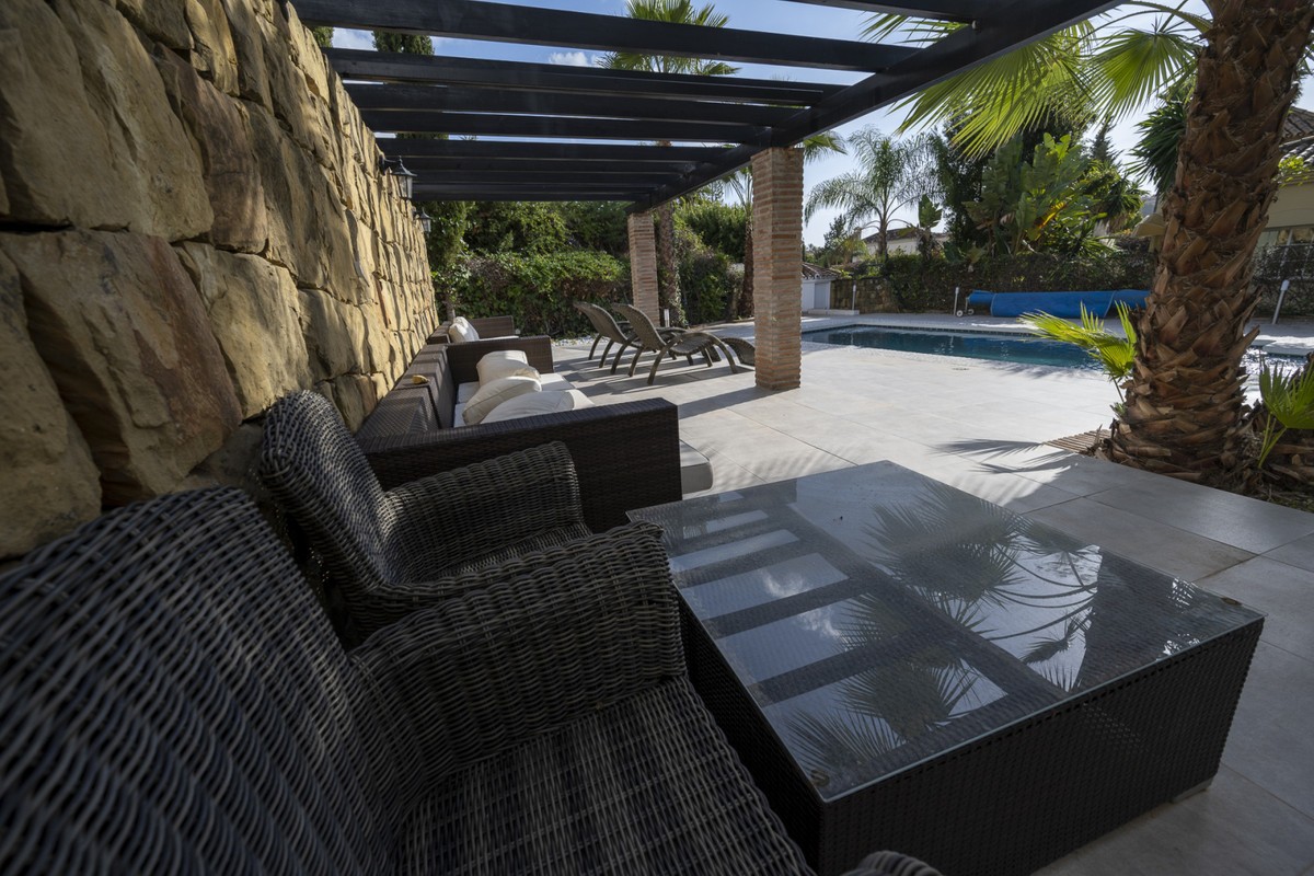 Casa de 5 Dormitorios y 6 Baños en venta en Nueva Andalucía, Marbella