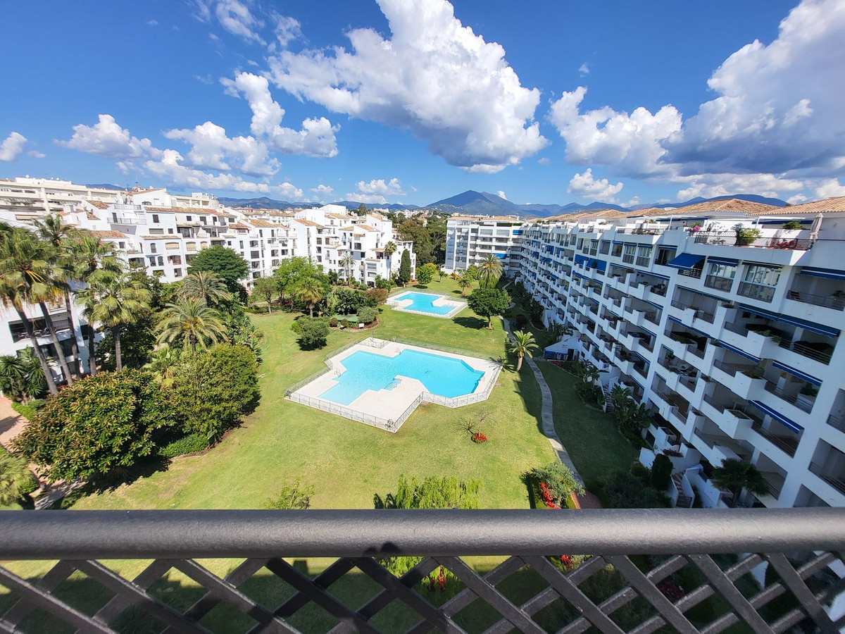 Ático de 4 Dormitorios y 4 Baños en venta en Puerto Banús