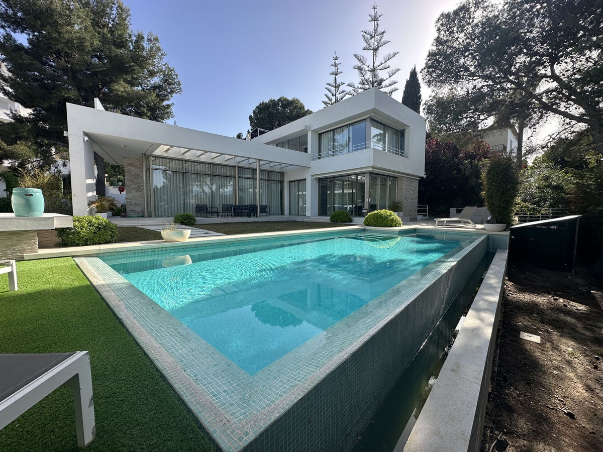 Casa de 5 Dormitorios y 5 Baños en alquiler vacacional en Nueva Andalucía, Marbella
