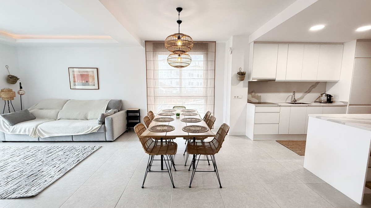 Piso de 2 Dormitorios y 2 Baños en venta en Cancelada, Estepona