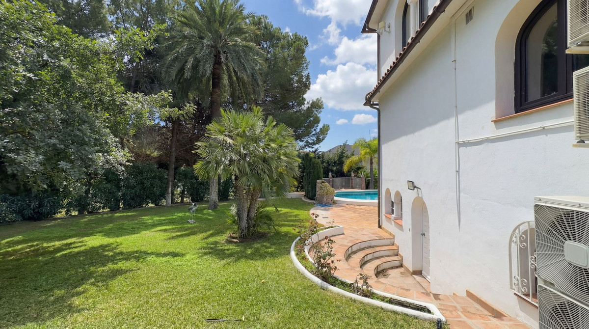 Finca de 5 Dormitorios en venta en Alhaurin el Grande