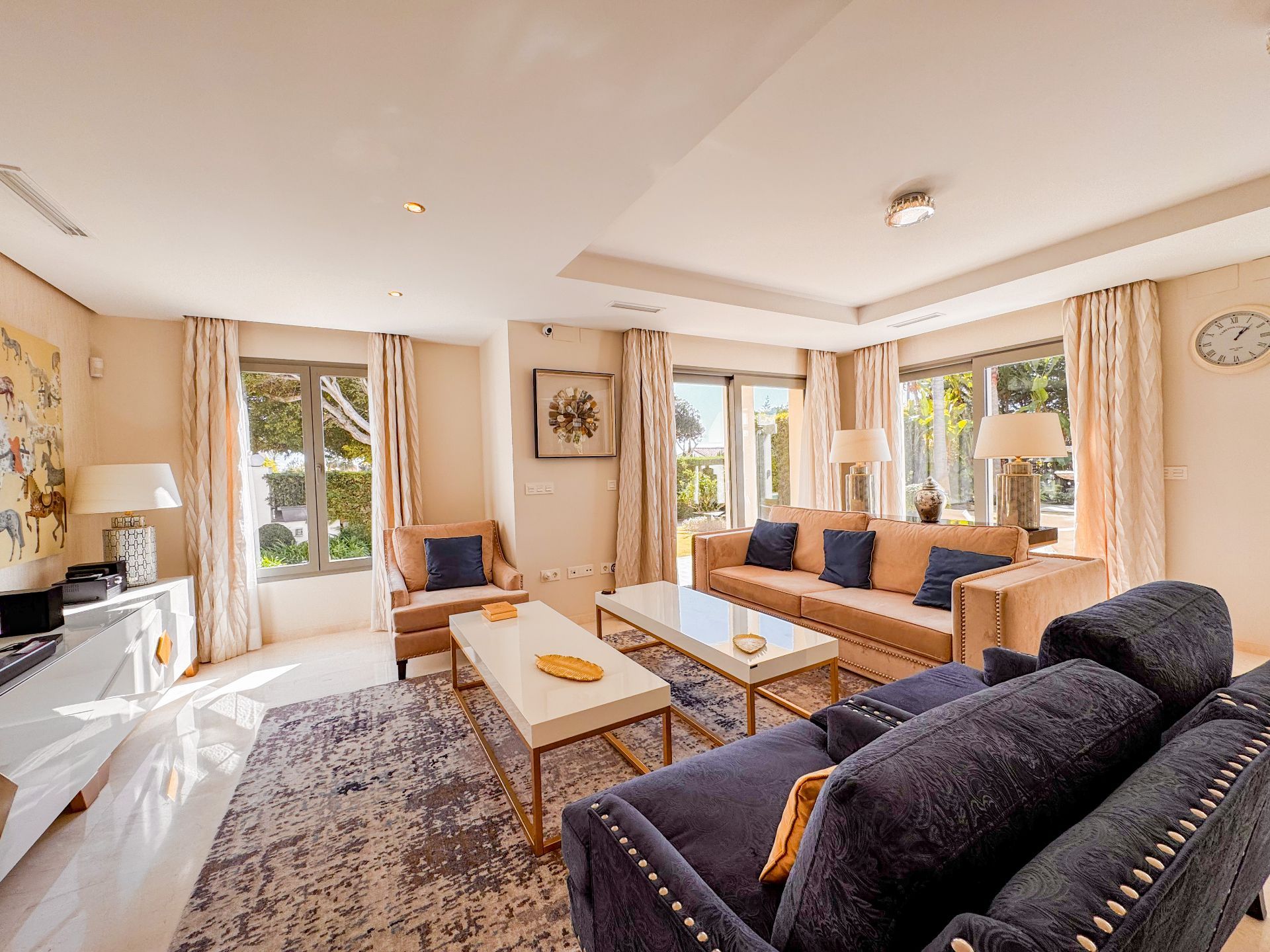 Casa de 5 Dormitorios y 6 Baños en venta en El Rosario, Marbella
