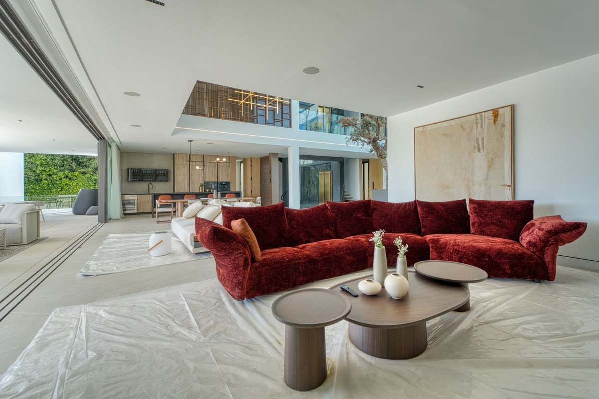 Casa de 5 Dormitorios y 5 Baños en venta en Milla de Oro, Marbella