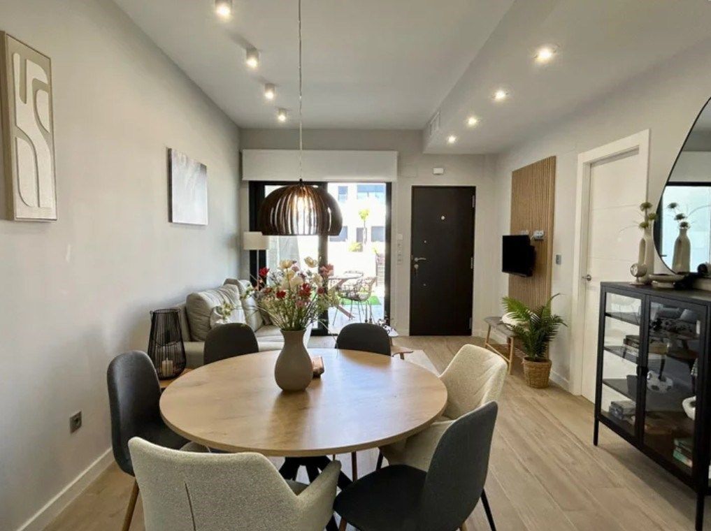 Piso de 3 Dormitorios y 2 Baños en venta en Orihuela Costa