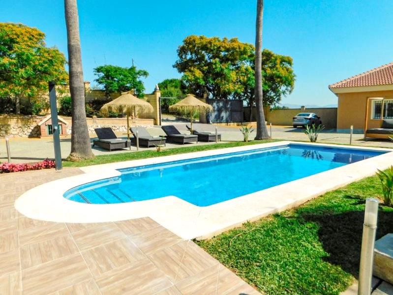 Casa de 6 Dormitorios y 4 Baños en venta en Málaga