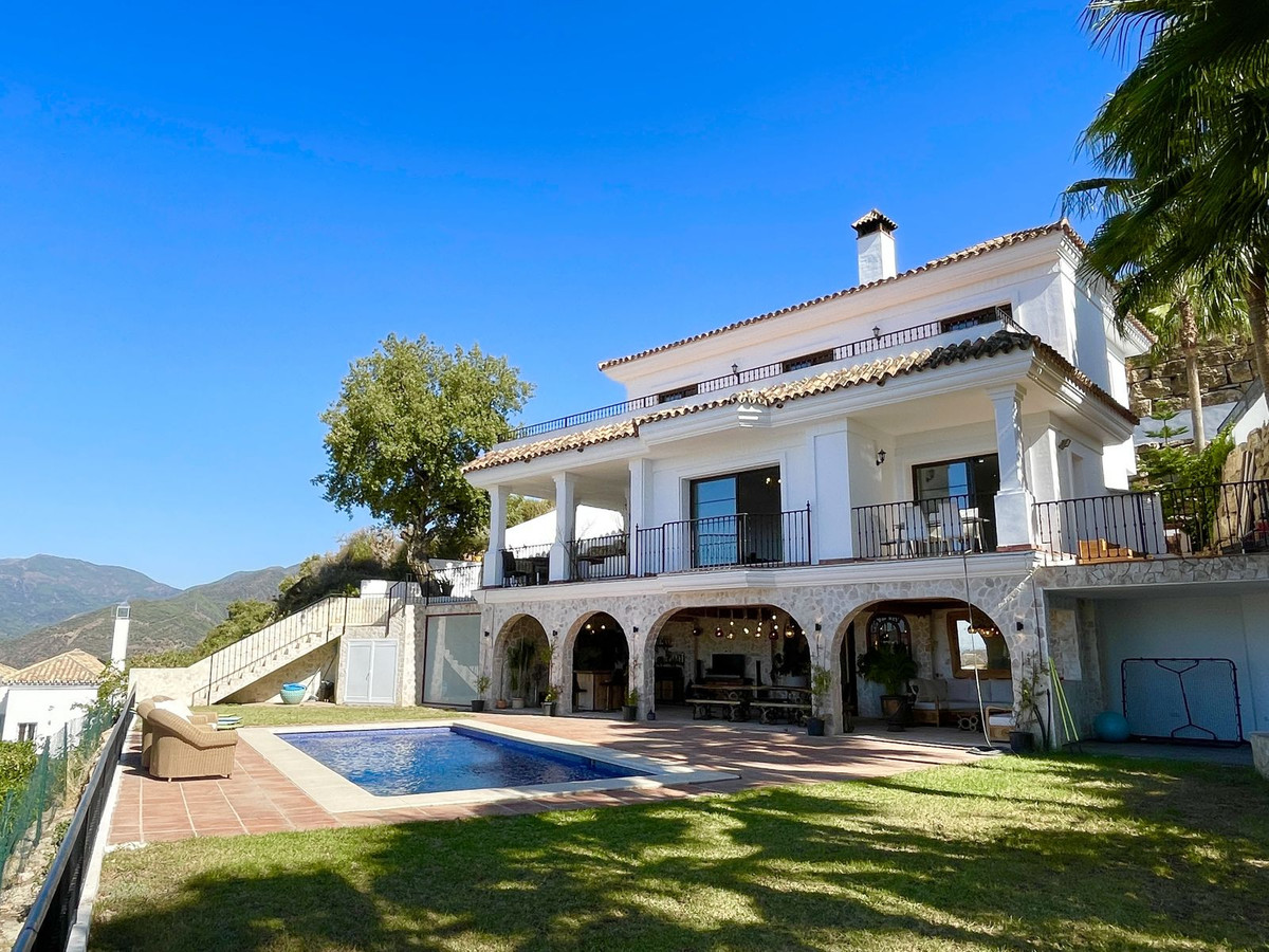 Casa de 6 Dormitorios y 6 Baños en venta en Istán