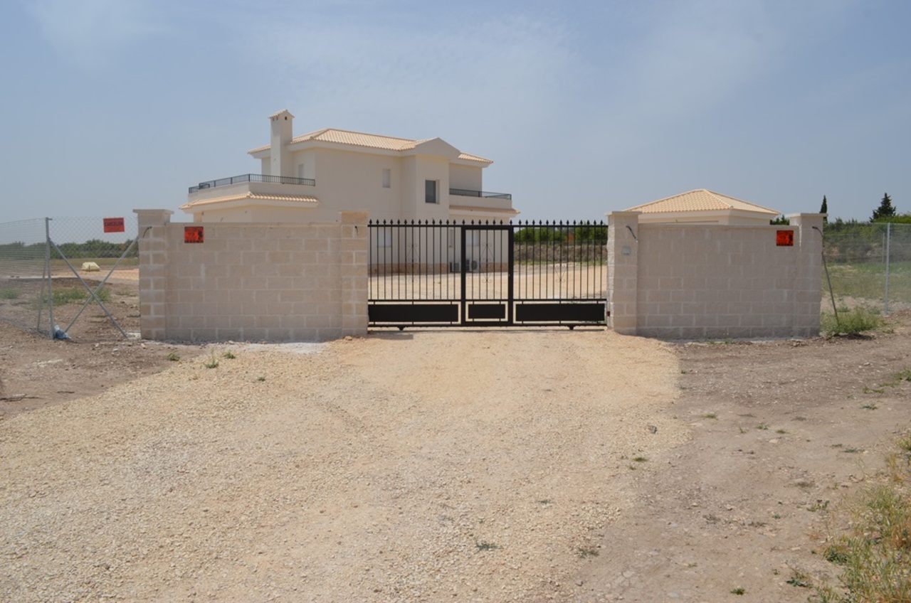 Casa de 5 Dormitorios y 3 Baños en venta en El Pinós