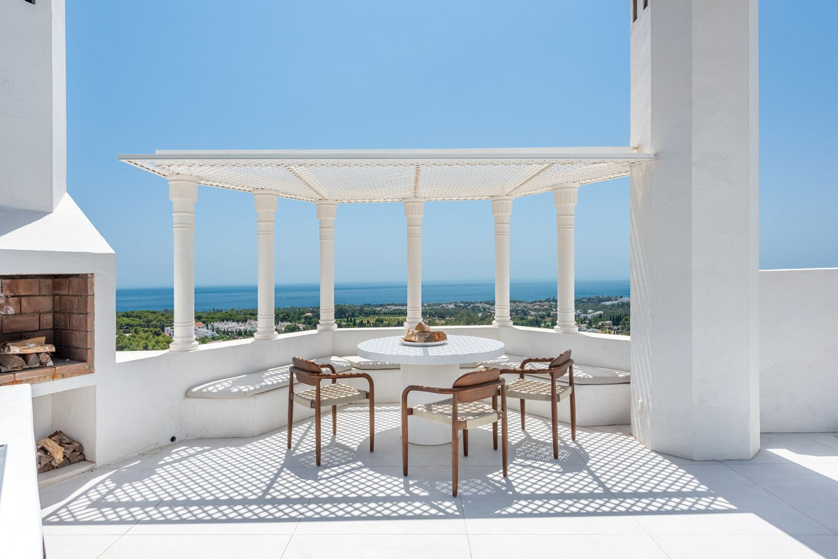 Ático de 3 Dormitorios en venta en Milla de Oro, Marbella
