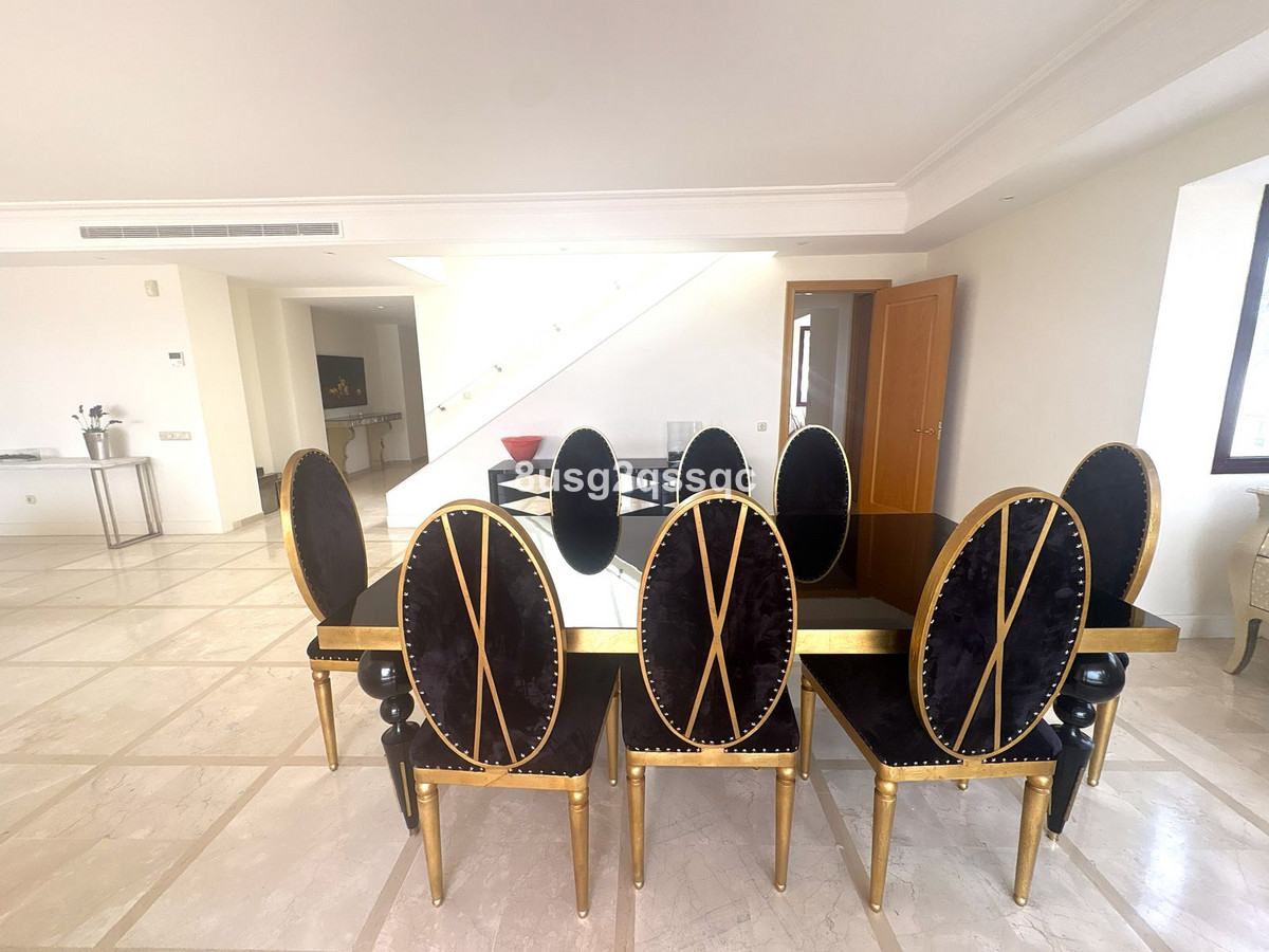 Ático de 3 Dormitorios y 3 Baños en venta en Cancelada, Estepona