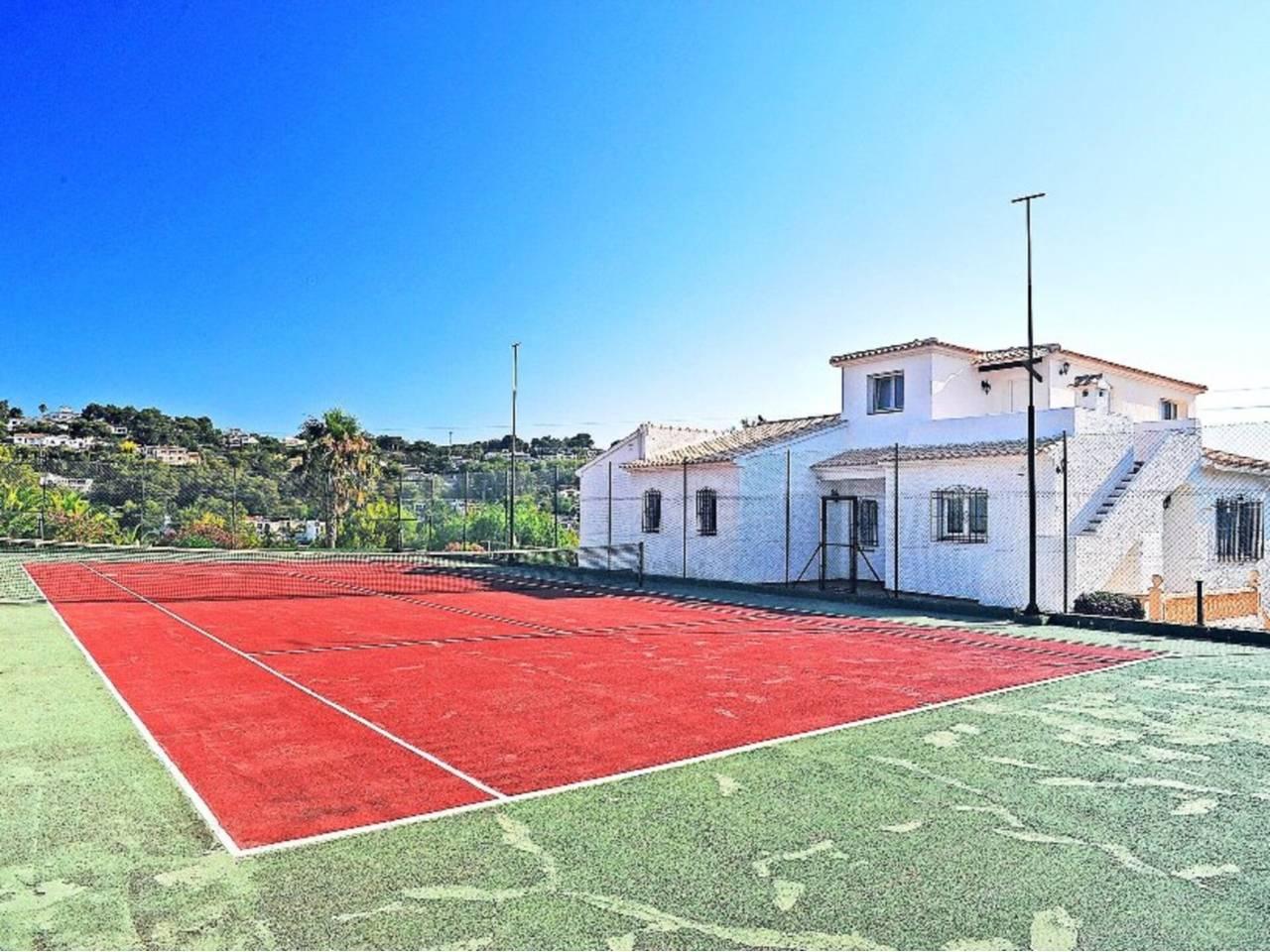 Casa Adosada de 4 Dormitorios en venta en Xàbia