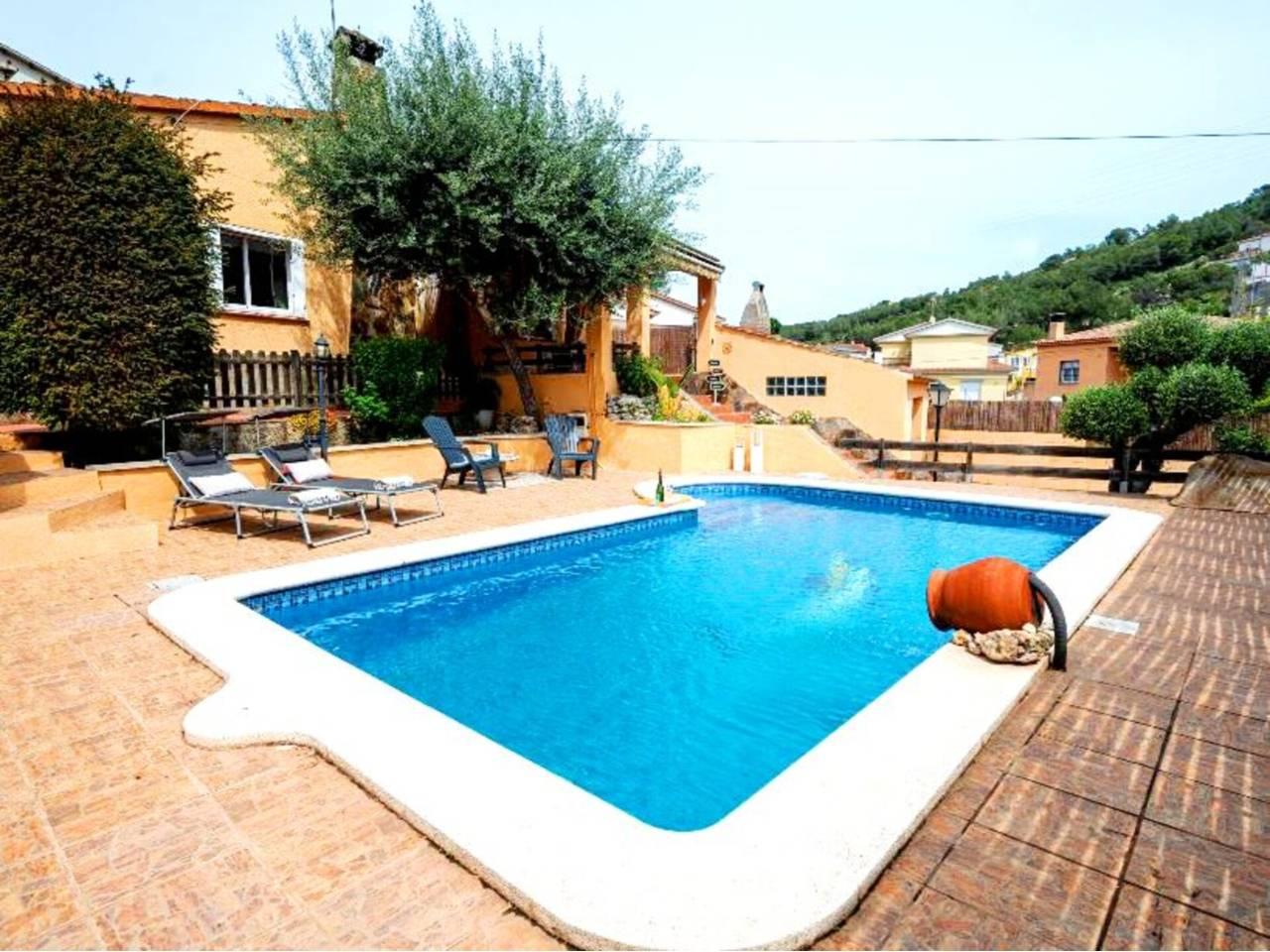 Casa Adosada de 3 Dormitorios en venta en Castellet i La Gornal