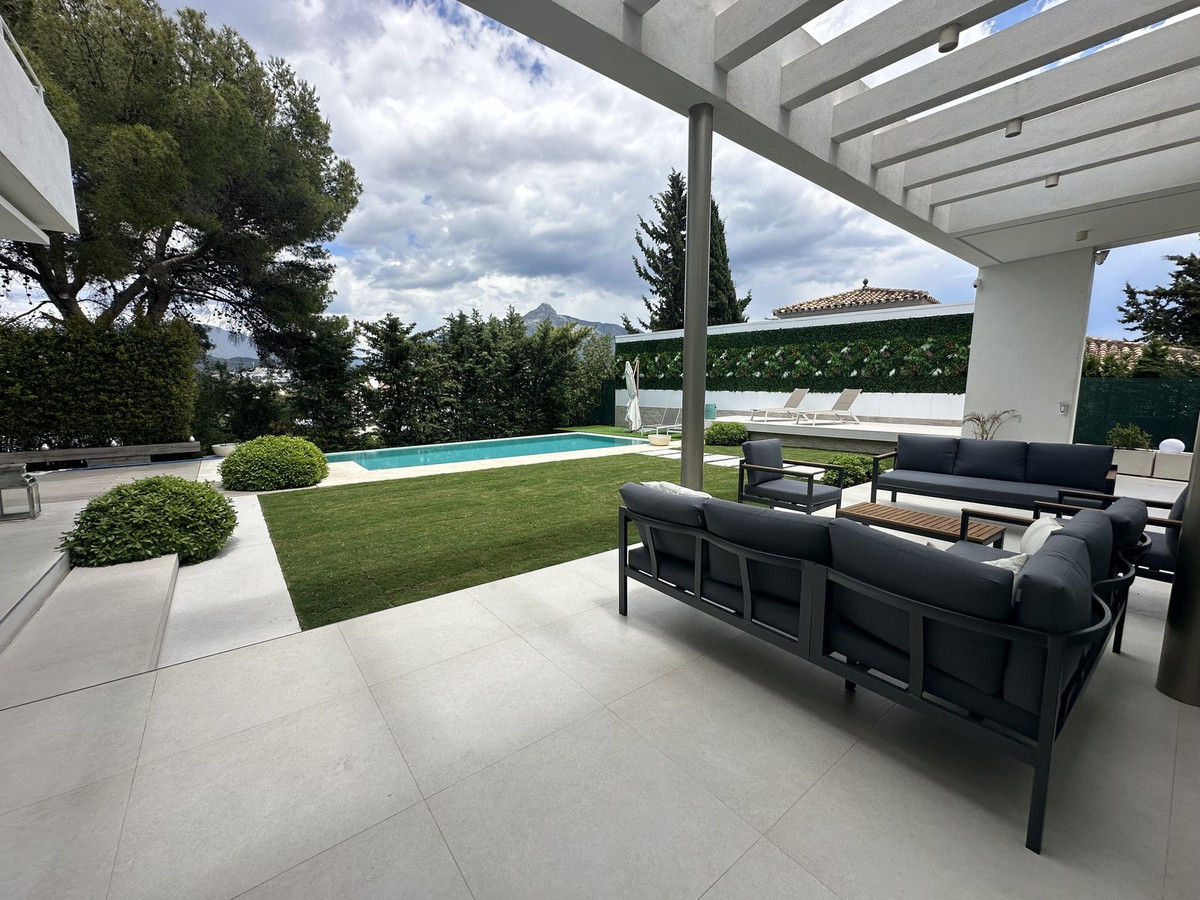 Casa de 5 Dormitorios y 5 Baños en alquiler vacacional en Nueva Andalucía, Marbella