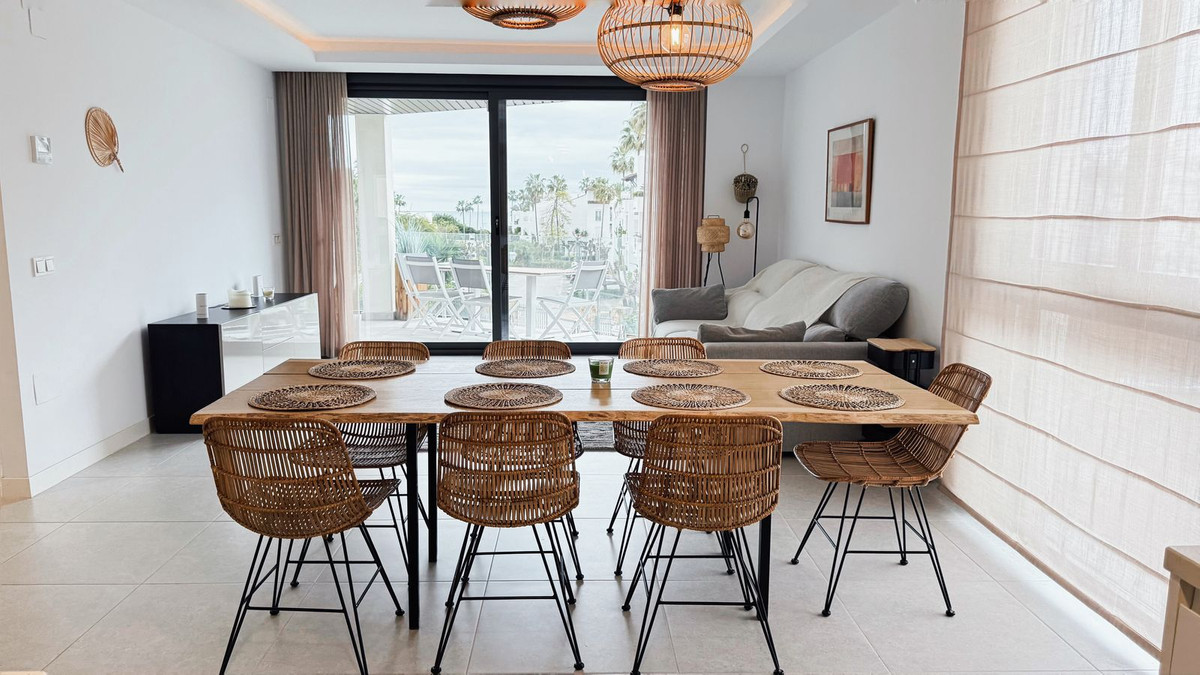 Piso de 2 Dormitorios y 2 Baños en venta en Cancelada, Estepona