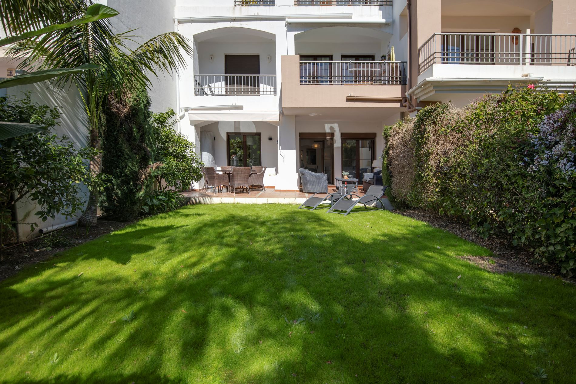 Piso de 2 Dormitorios en venta en Los Arqueros, Benahavís