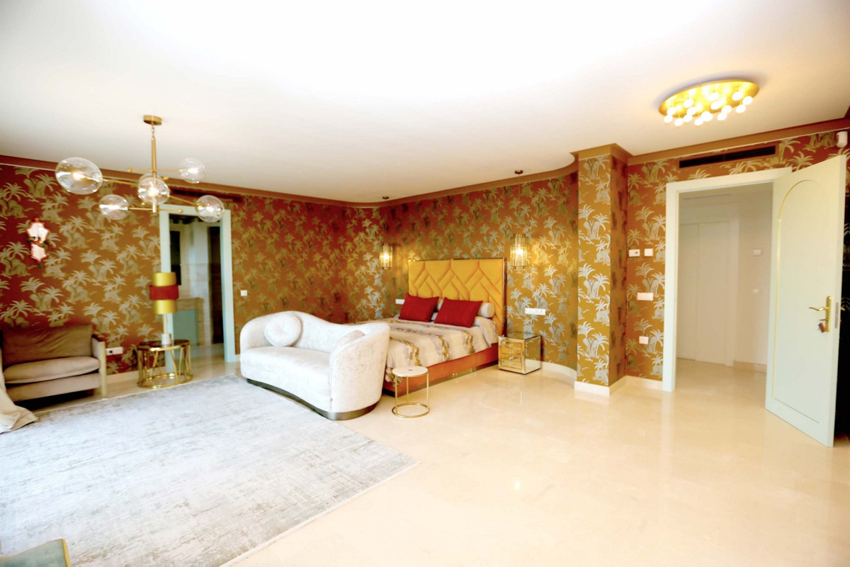 Casa de 5 Dormitorios en venta en Estepona